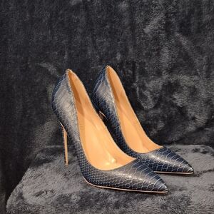 Elegant Blue Textured Heels